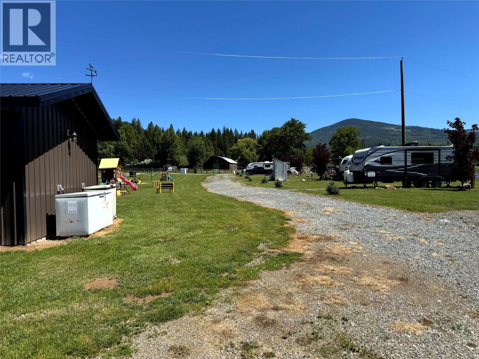 8623 3/95 Highway, Yahk, British Columbia  V0B 2P0 - Photo 31 - 10350306