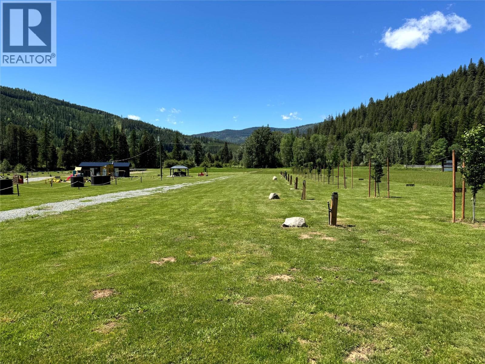 8623 3/95 Highway, Yahk, British Columbia  V0B 2P0 - Photo 21 - 10350306