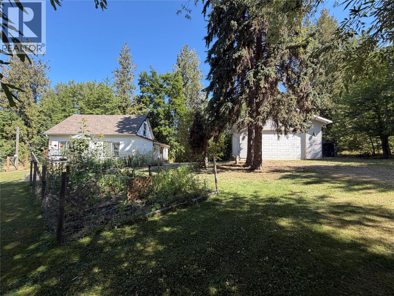 2370 Lakeshore Road NE, Salmon Arm, British Columbia