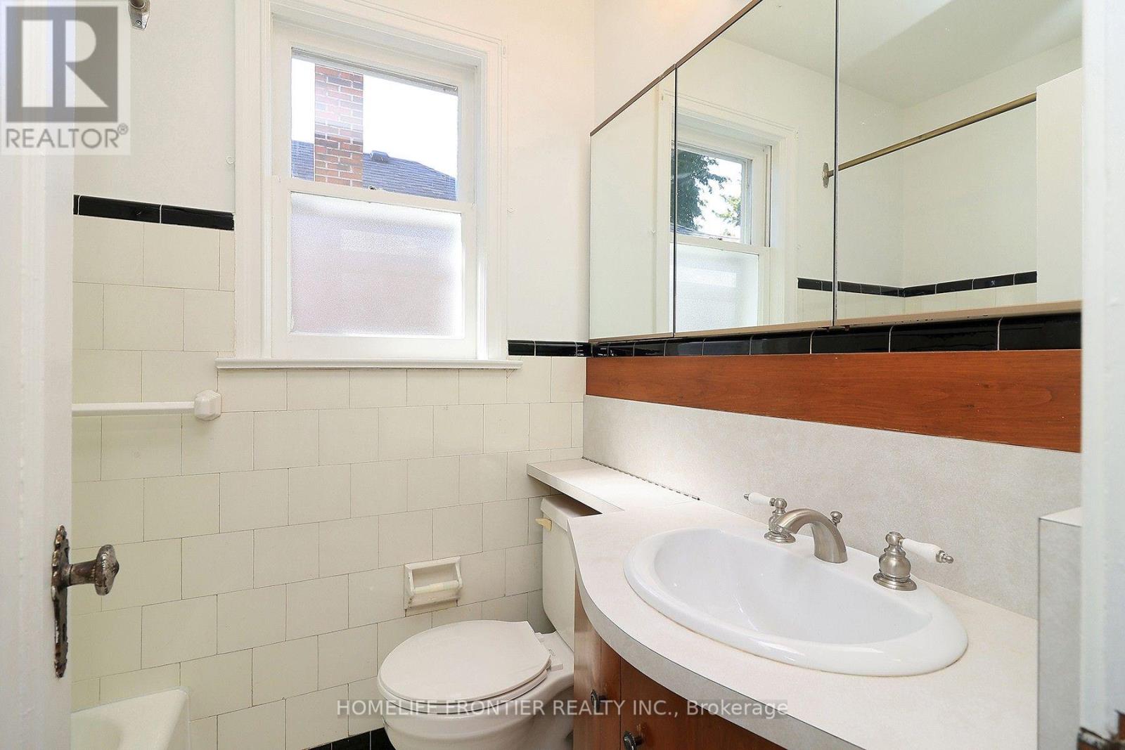 132 Wesley Street, Toronto, Ontario  M8Y 2X1 - Photo 9 - W13632262