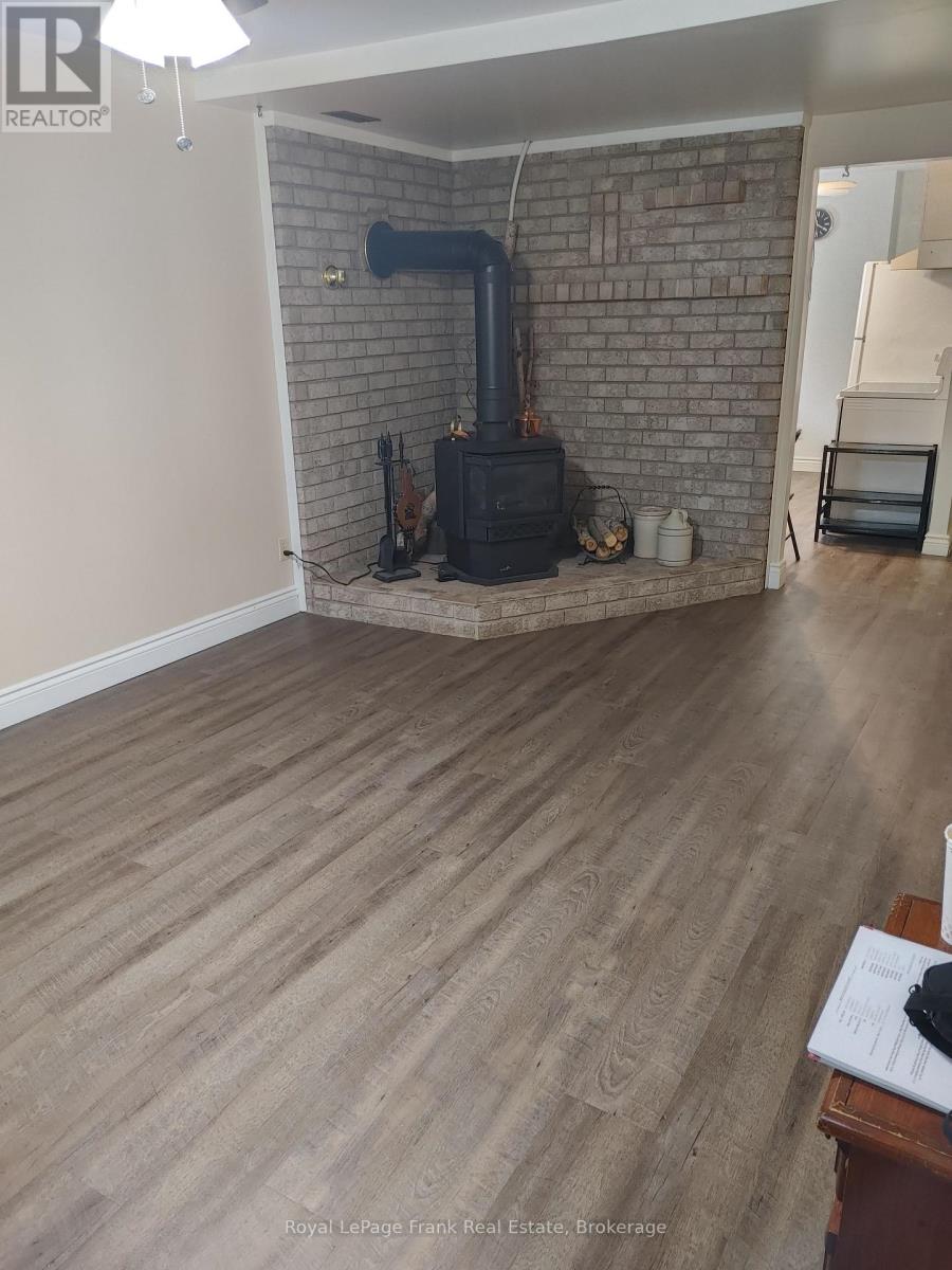 832 Ferndale Street, Oshawa, Ontario  L1J 5L7 - Photo 2 - E13636534