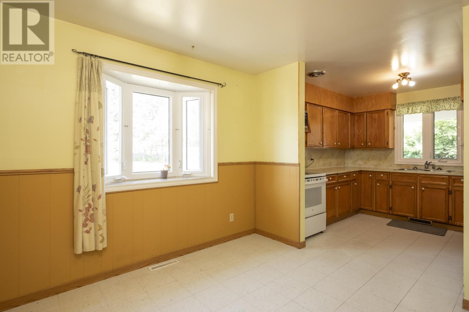 40 Lawrence Ave, Thunder Bay, Ontario  P7A 6X5 - Photo 10 - TB2601930