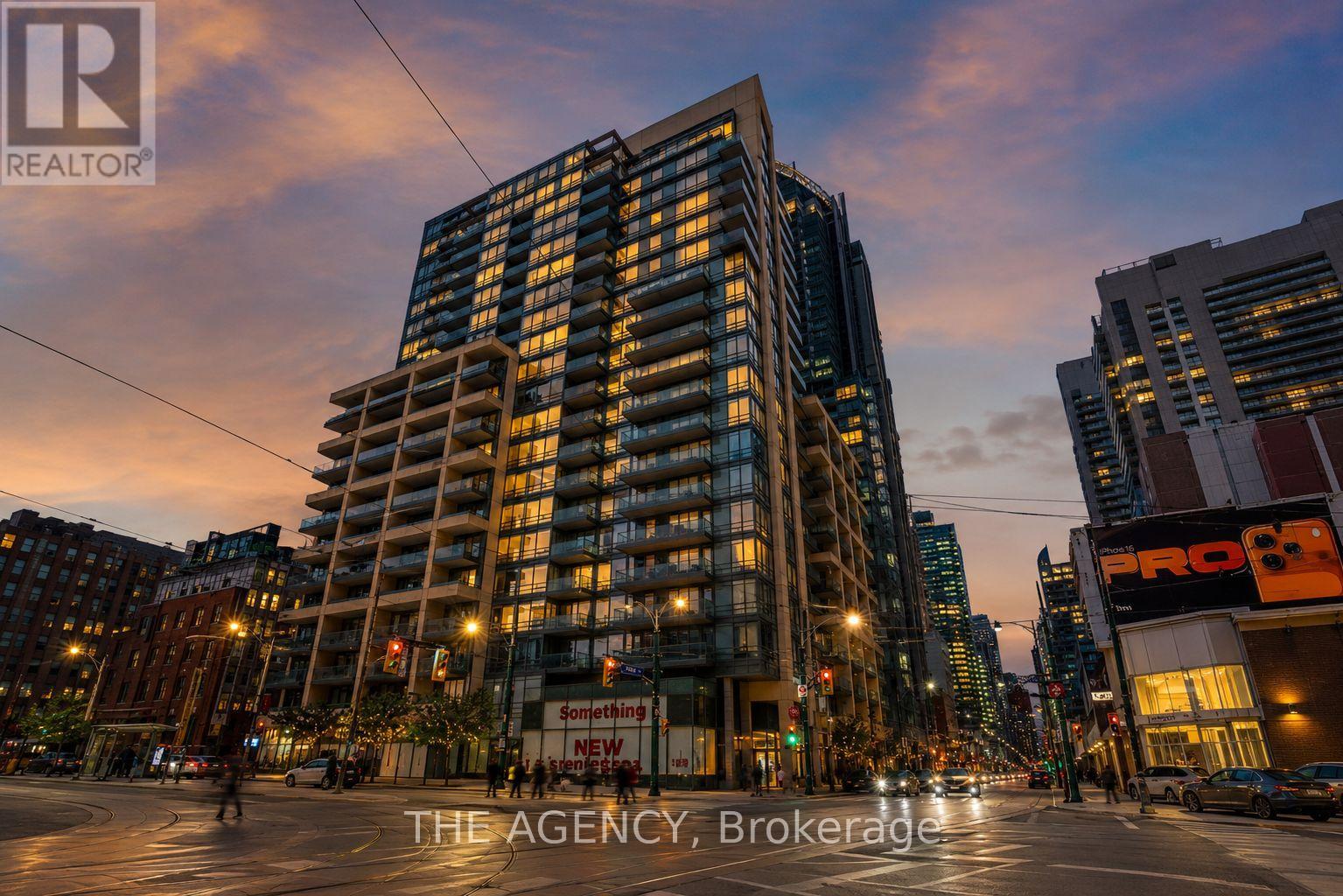 <div class="slider-price">$729,900</div><p>1314 - 438 King Street W, Toronto, Ontario</p>