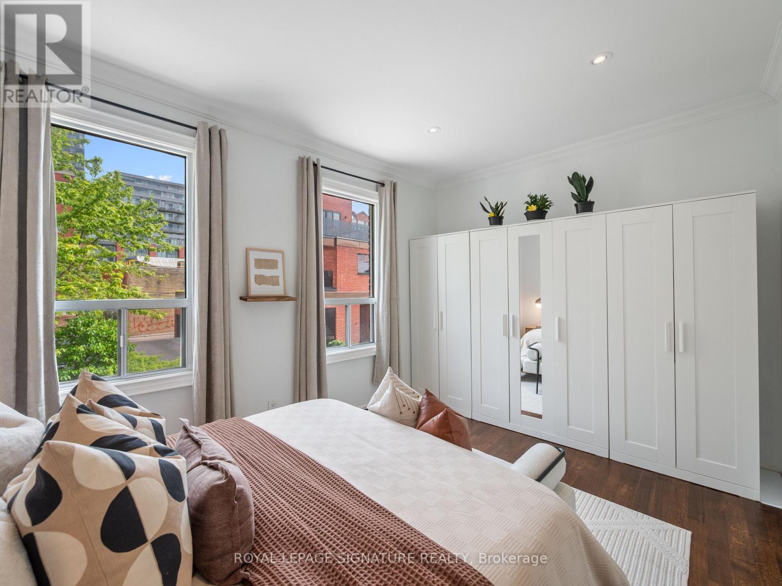 4 Whitaker Avenue, Toronto, Ontario  M6J 1A1 - Photo 12 - C13636522