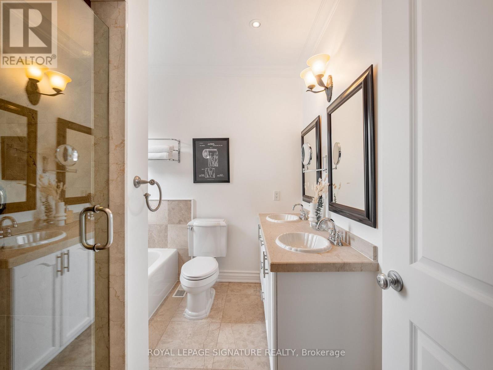 4 Whitaker Avenue, Toronto, Ontario  M6J 1A1 - Photo 13 - C13636522