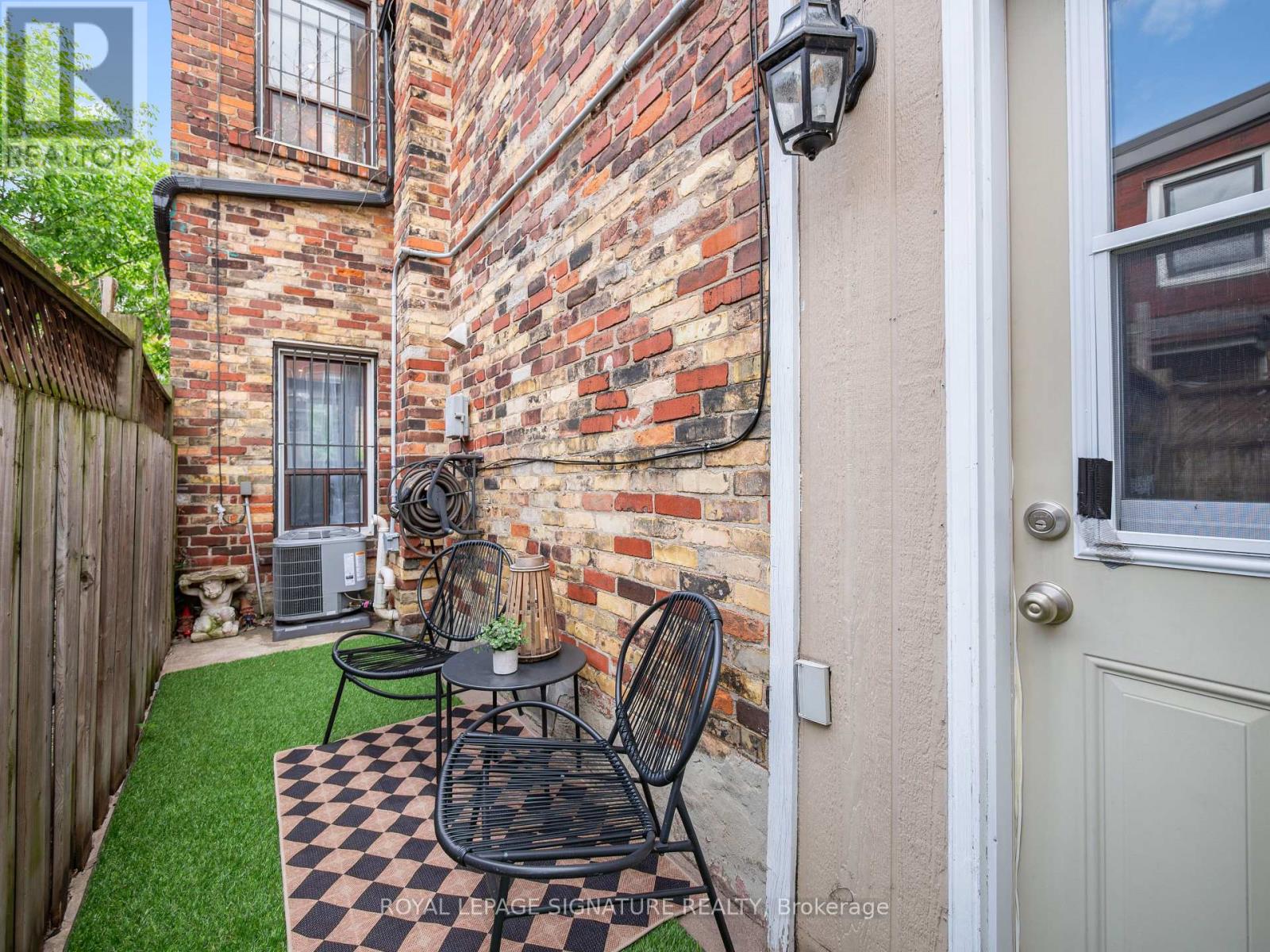 4 Whitaker Avenue, Toronto, Ontario  M6J 1A1 - Photo 21 - C13636522