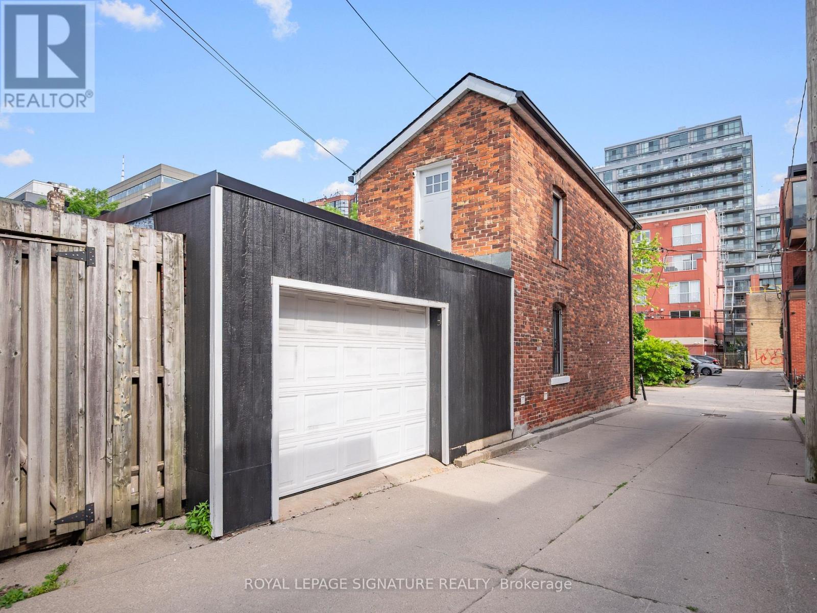 4 Whitaker Avenue, Toronto, Ontario  M6J 1A1 - Photo 22 - C13636522