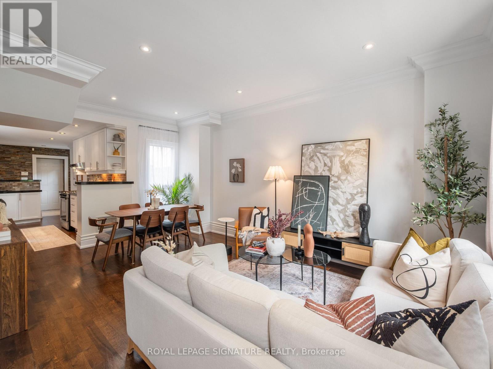 4 Whitaker Avenue, Toronto, Ontario  M6J 1A1 - Photo 4 - C13636522