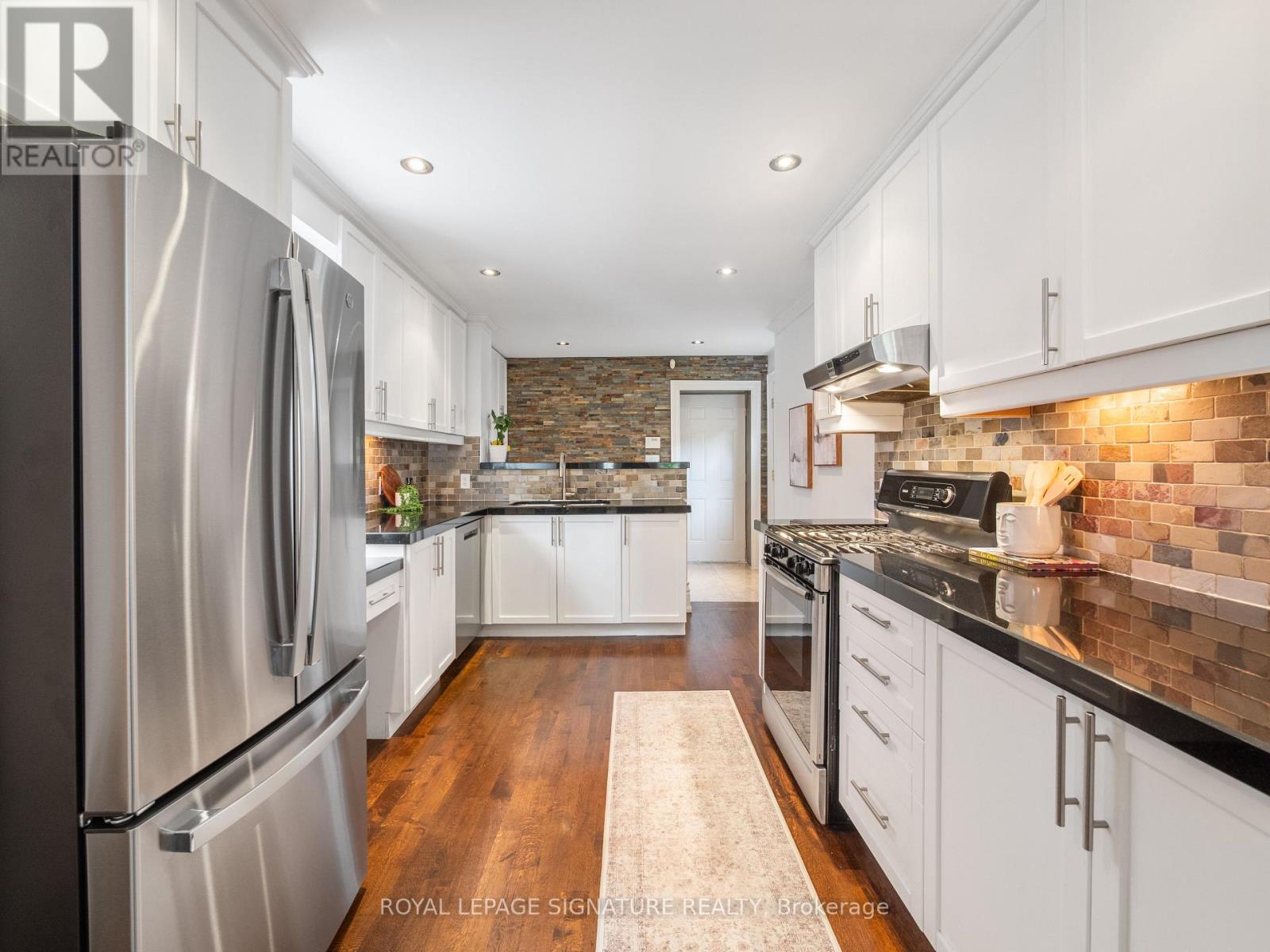 4 Whitaker Avenue, Toronto, Ontario  M6J 1A1 - Photo 7 - C13636522