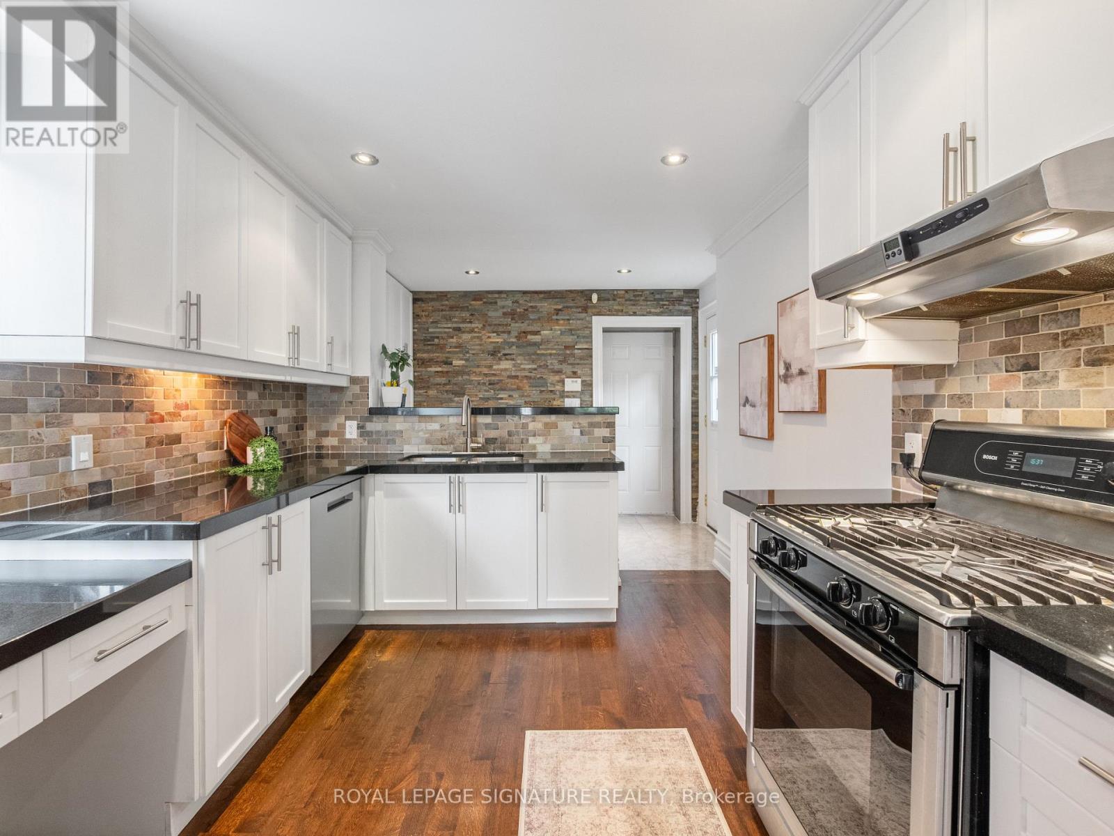 4 Whitaker Avenue, Toronto, Ontario  M6J 1A1 - Photo 8 - C13636522