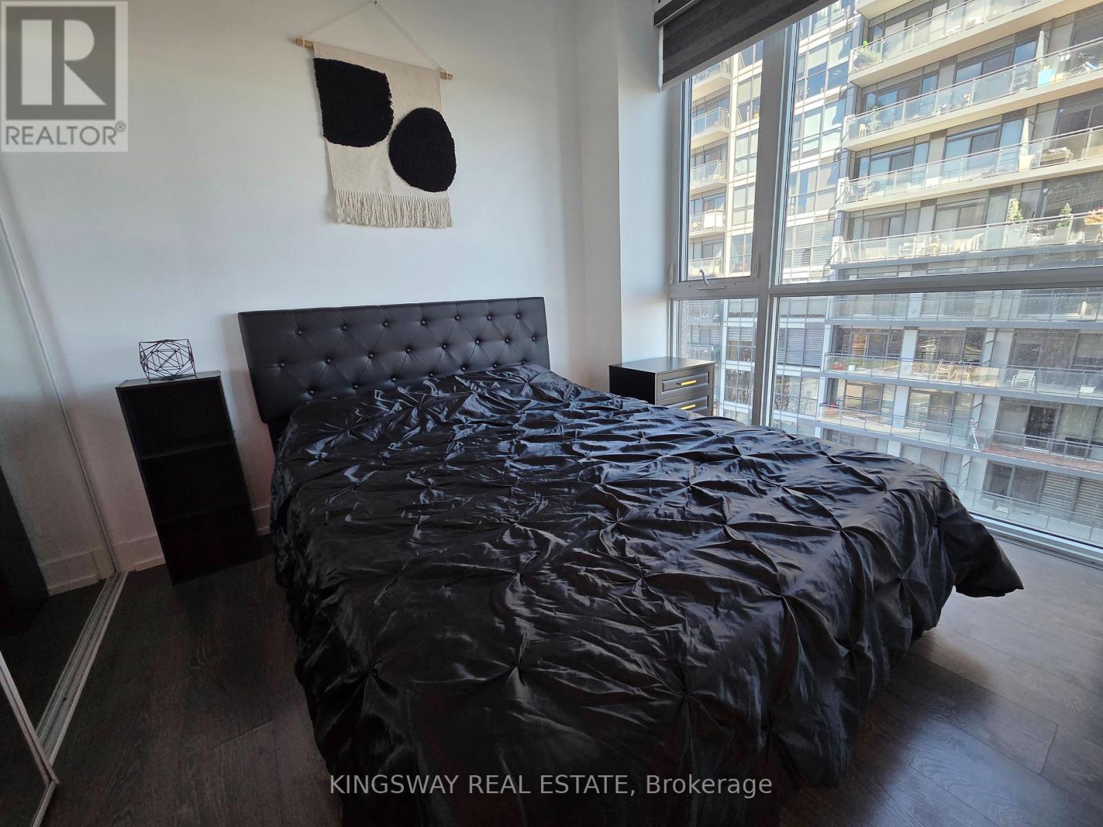613 - 75 THE DONWAY W