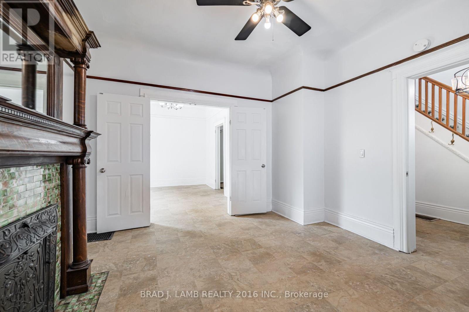 Main And Upper - 12 Sibley Avenue, Toronto, Ontario  M4C 5E7 - Photo 10 - E13636330
