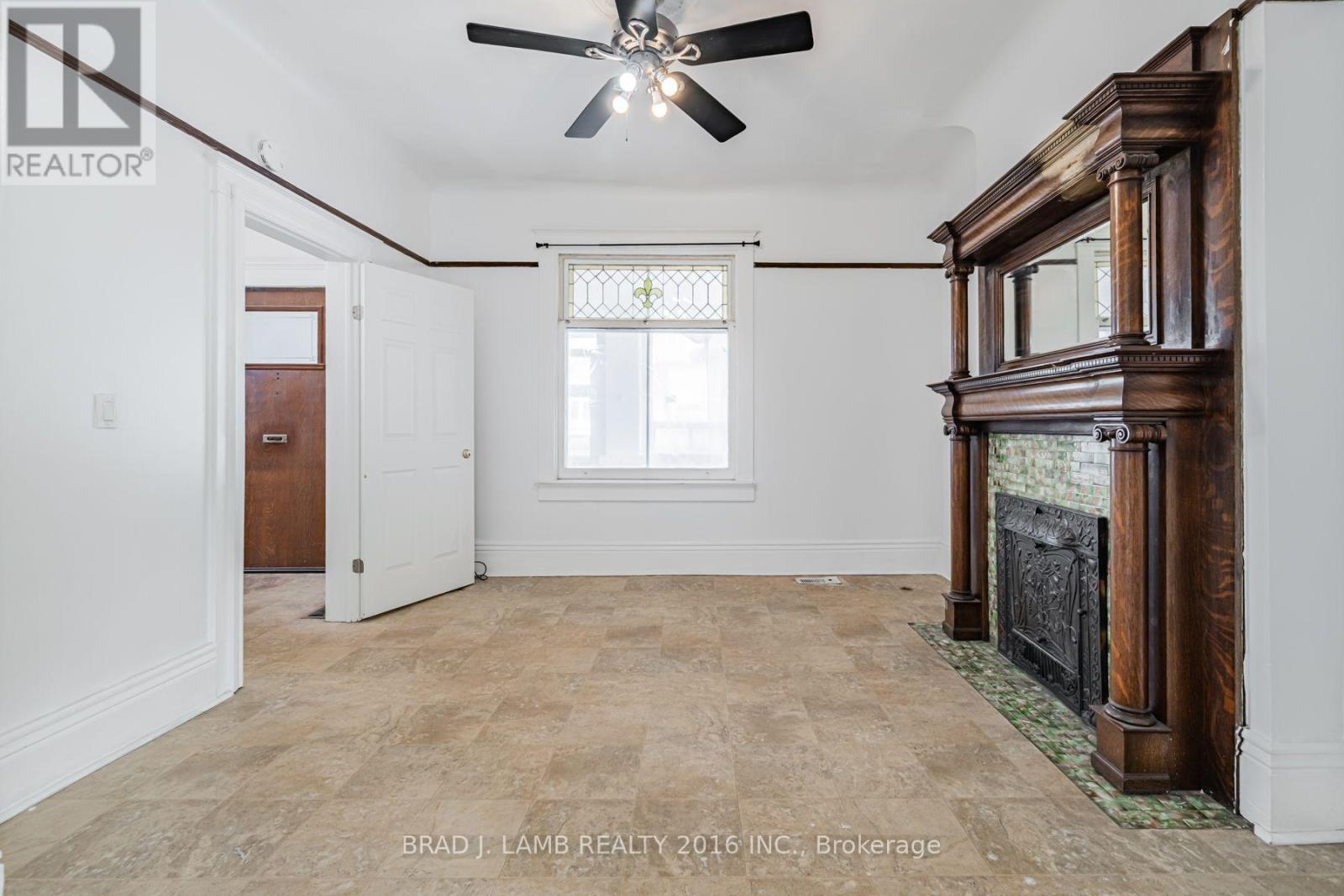 Main And Upper - 12 Sibley Avenue, Toronto, Ontario  M4C 5E7 - Photo 11 - E13636330