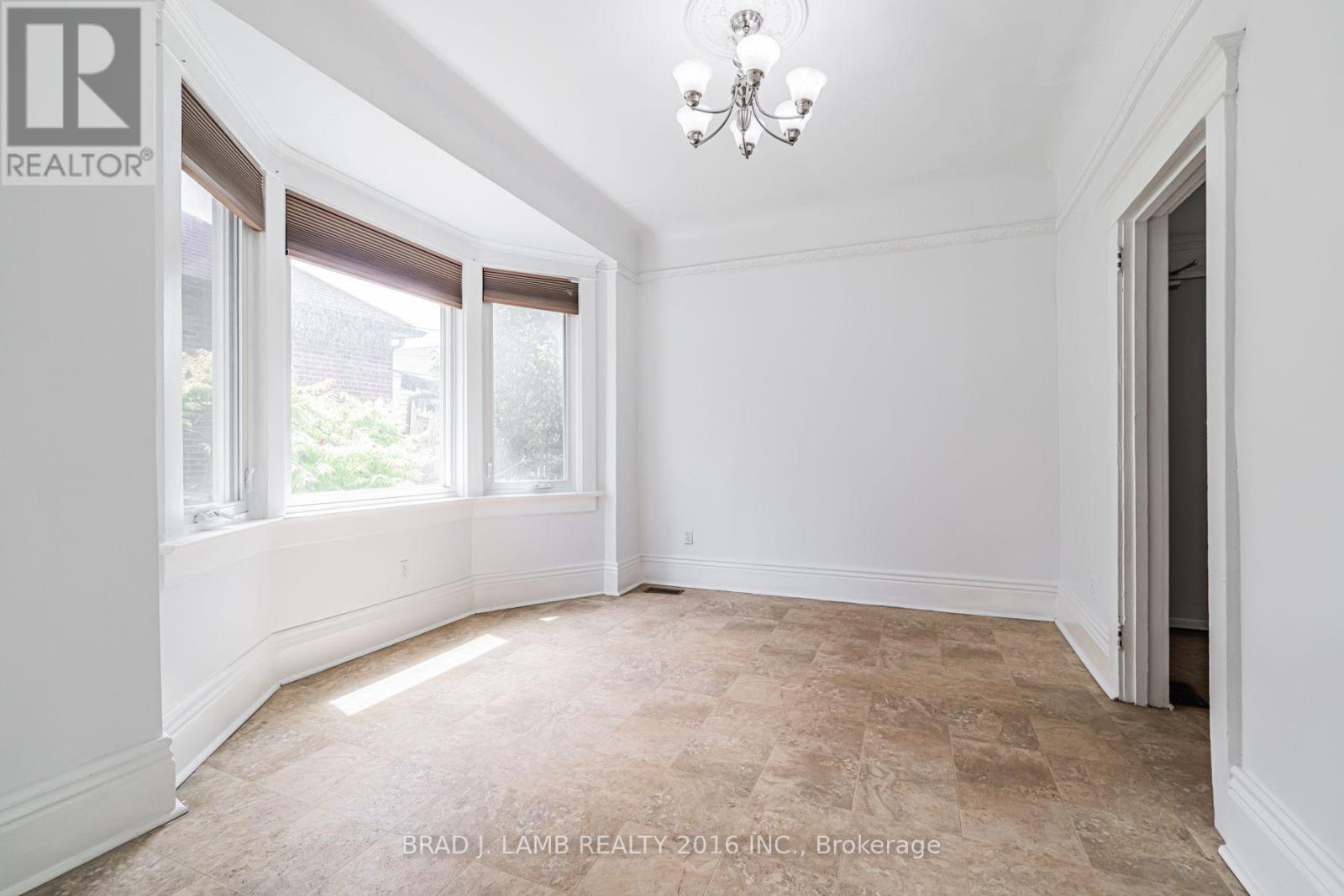 Main And Upper - 12 Sibley Avenue, Toronto, Ontario  M4C 5E7 - Photo 12 - E13636330