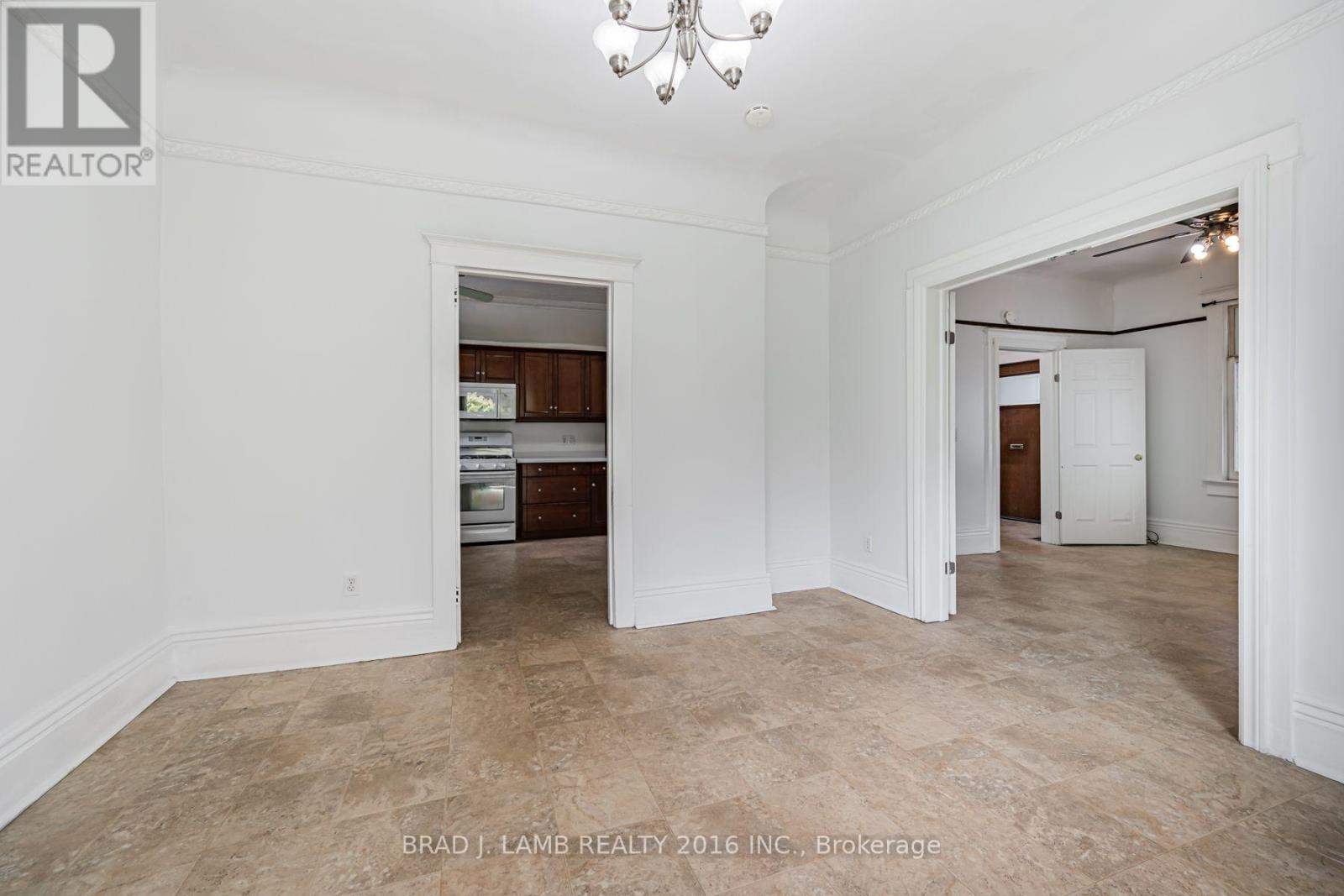 Main And Upper - 12 Sibley Avenue, Toronto, Ontario  M4C 5E7 - Photo 13 - E13636330