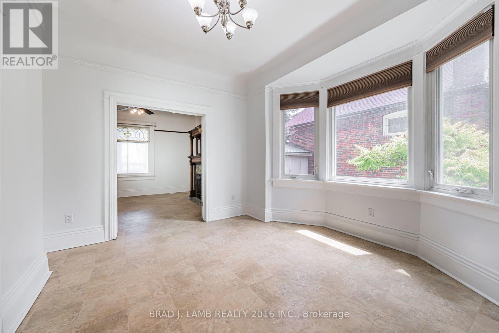 Main And Upper - 12 Sibley Avenue, Toronto, Ontario  M4C 5E7 - Photo 14 - E13636330