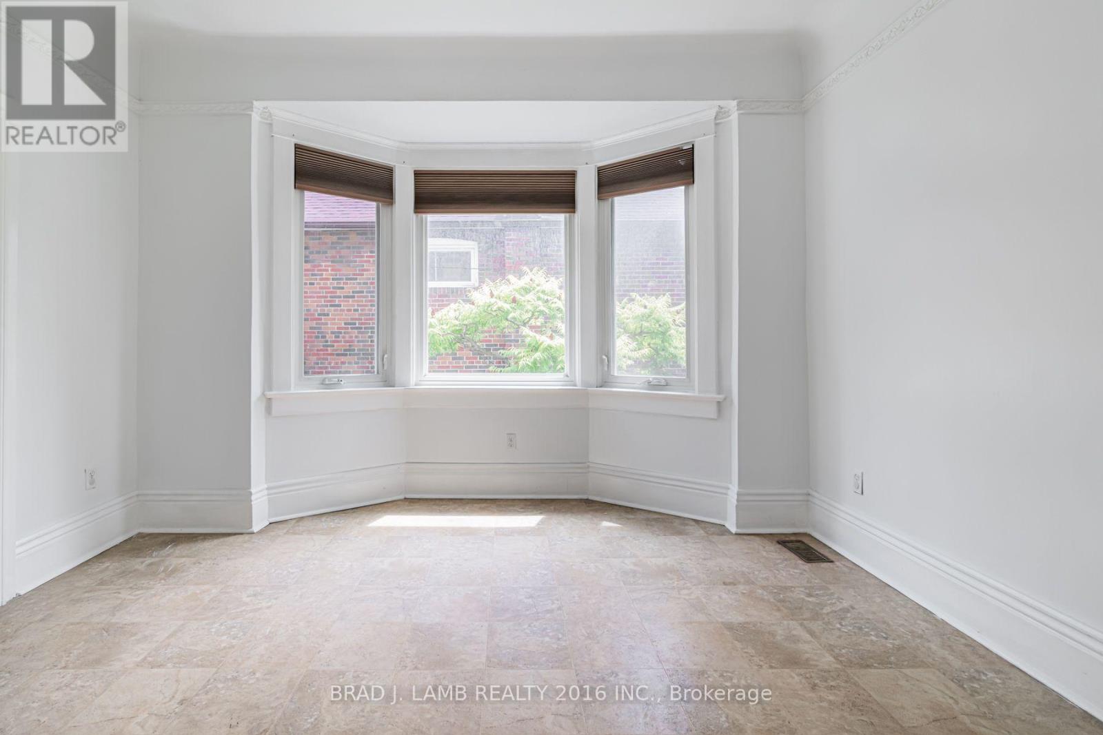 Main And Upper - 12 Sibley Avenue, Toronto, Ontario  M4C 5E7 - Photo 15 - E13636330