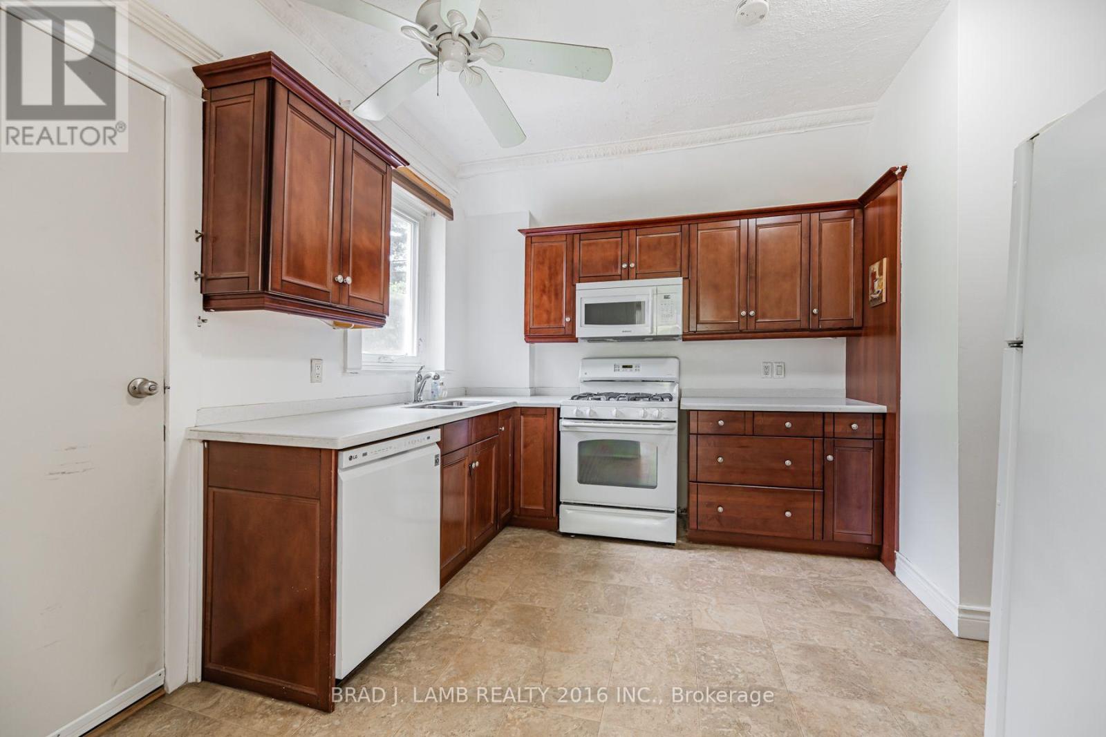 Main And Upper - 12 Sibley Avenue, Toronto, Ontario  M4C 5E7 - Photo 16 - E13636330