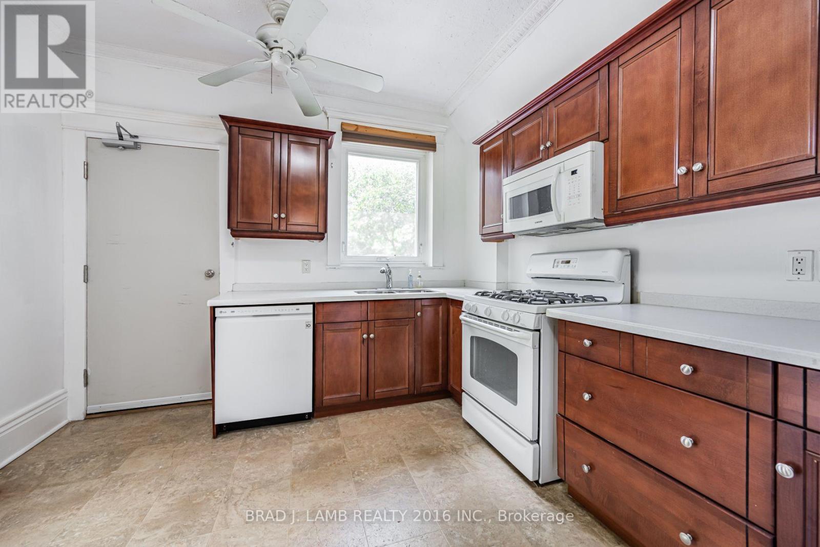 Main And Upper - 12 Sibley Avenue, Toronto, Ontario  M4C 5E7 - Photo 17 - E13636330