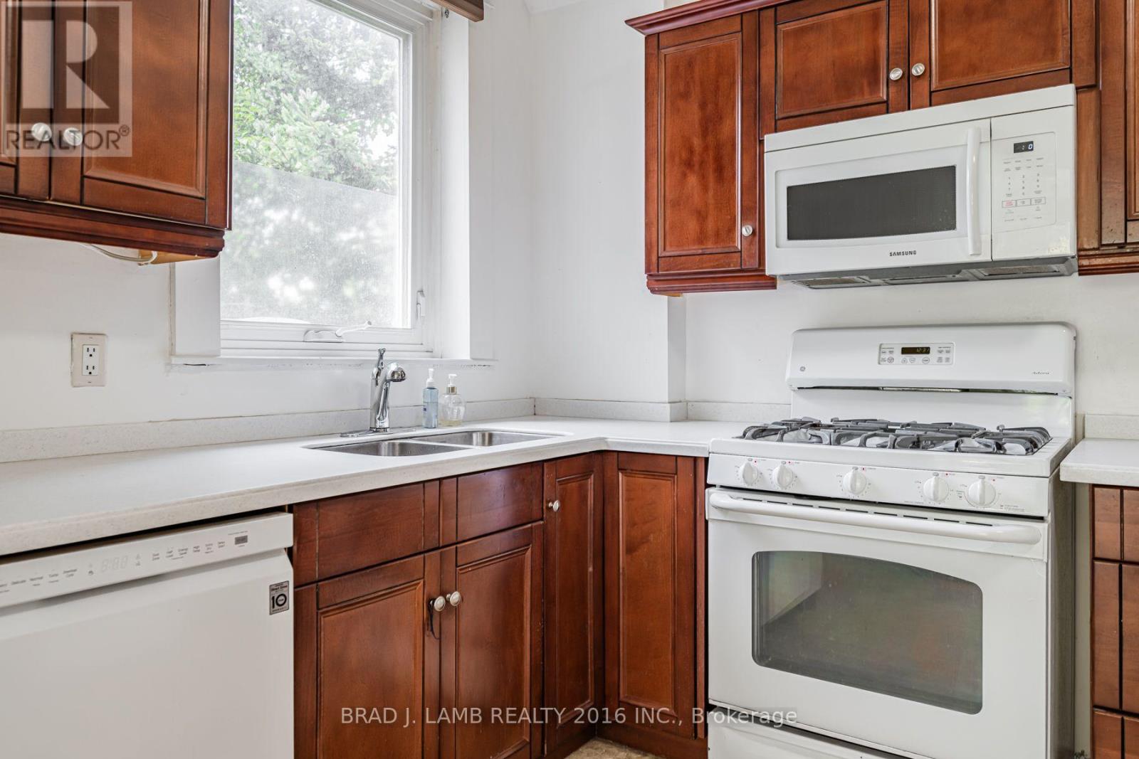 Main And Upper - 12 Sibley Avenue, Toronto, Ontario  M4C 5E7 - Photo 18 - E13636330