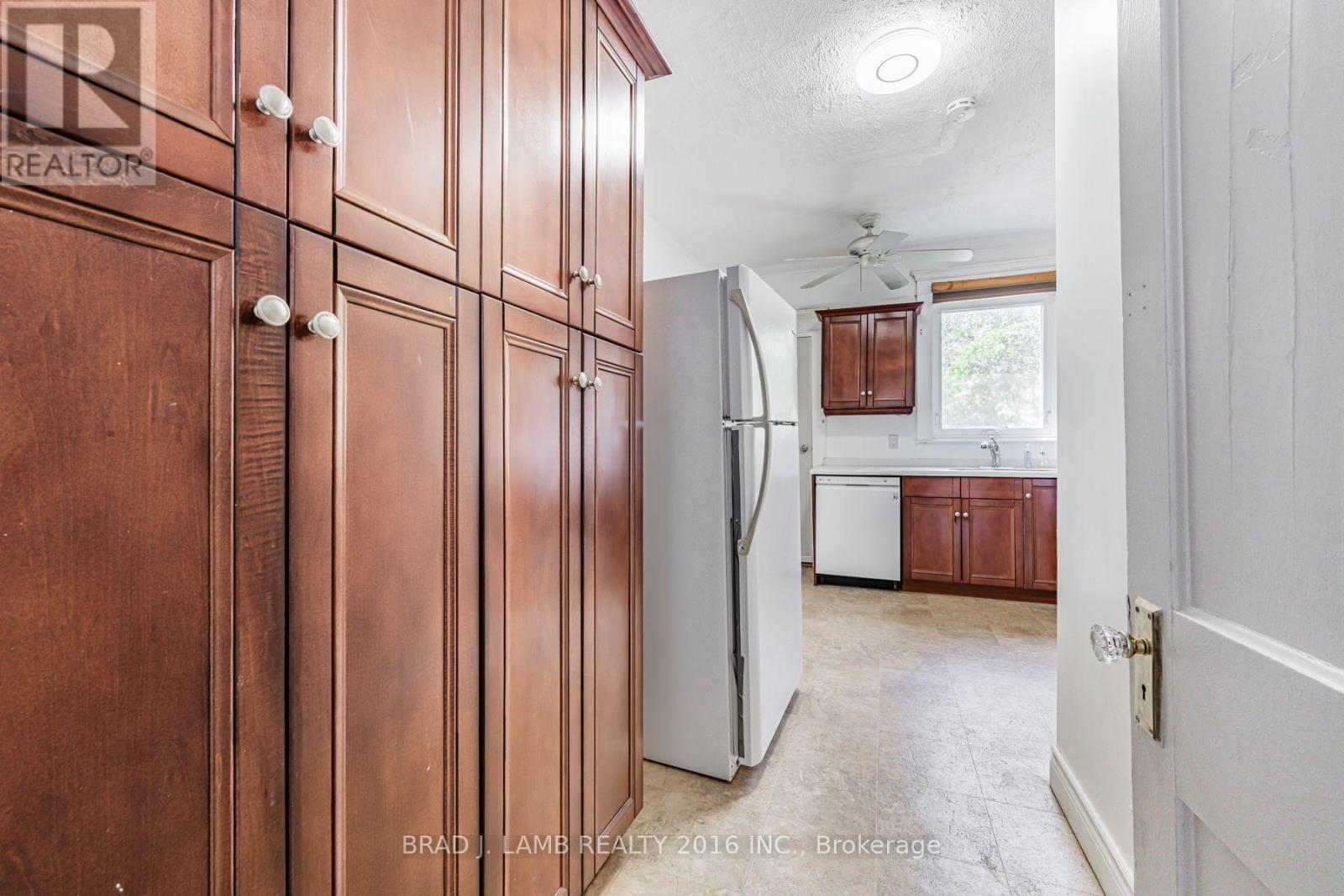 Main And Upper - 12 Sibley Avenue, Toronto, Ontario  M4C 5E7 - Photo 19 - E13636330