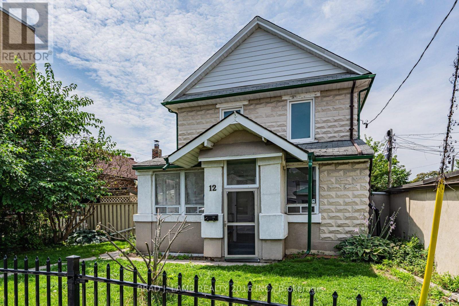 Main And Upper - 12 Sibley Avenue, Toronto, Ontario  M4C 5E7 - Photo 2 - E13636330