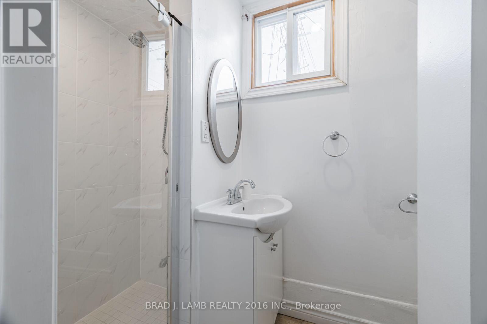 Main And Upper - 12 Sibley Avenue, Toronto, Ontario  M4C 5E7 - Photo 20 - E13636330