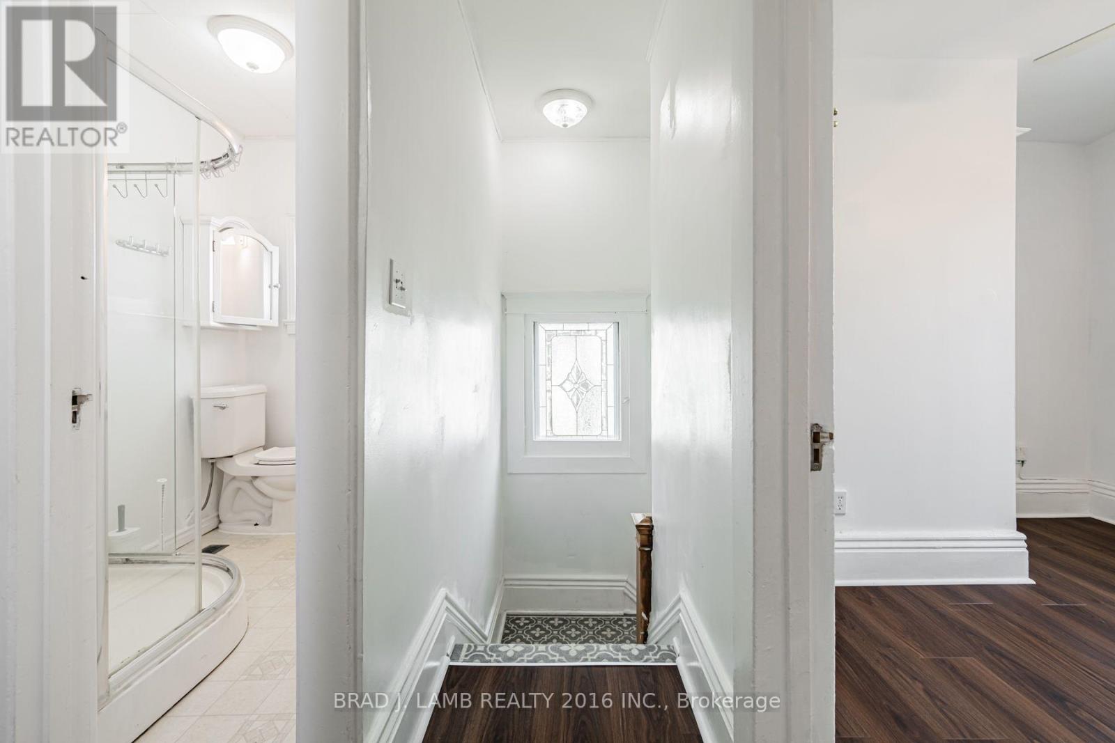 Main And Upper - 12 Sibley Avenue, Toronto, Ontario  M4C 5E7 - Photo 22 - E13636330