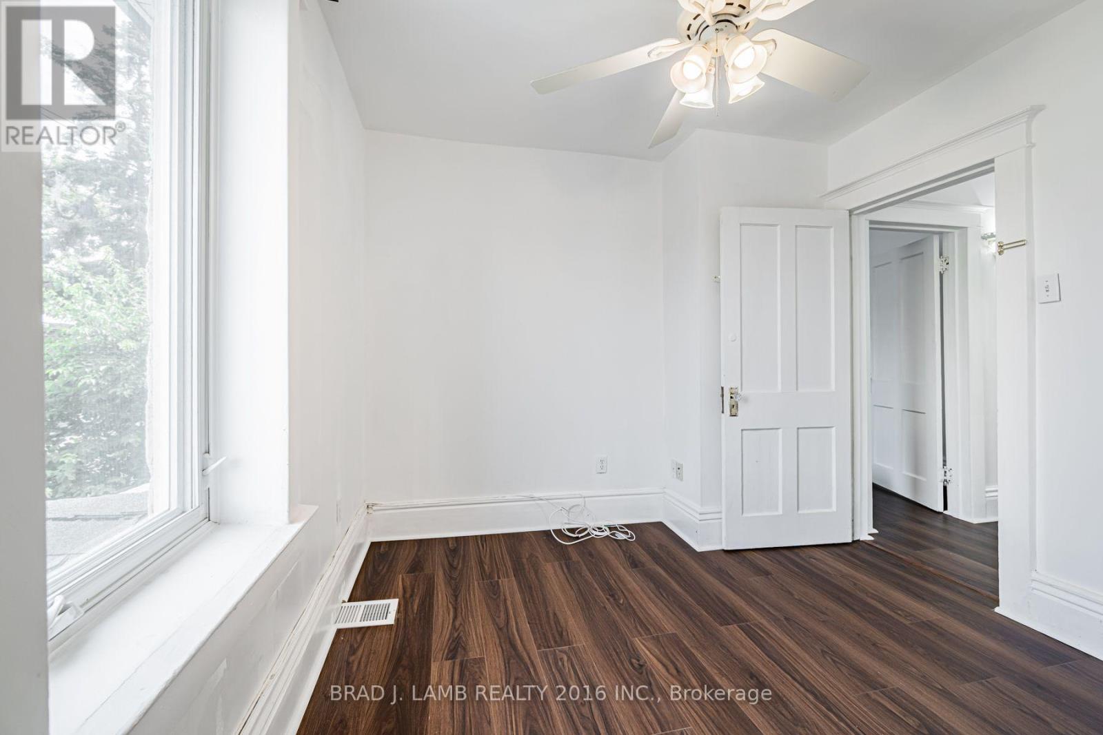 Main And Upper - 12 Sibley Avenue, Toronto, Ontario  M4C 5E7 - Photo 24 - E13636330