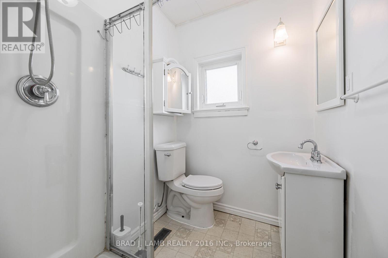 Main And Upper - 12 Sibley Avenue, Toronto, Ontario  M4C 5E7 - Photo 26 - E13636330