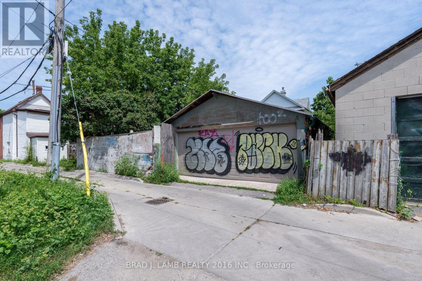 Main And Upper - 12 Sibley Avenue, Toronto, Ontario  M4C 5E7 - Photo 38 - E13636330