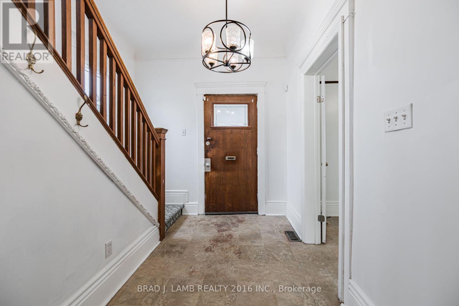 Main And Upper - 12 Sibley Avenue, Toronto, Ontario  M4C 5E7 - Photo 6 - E13636330