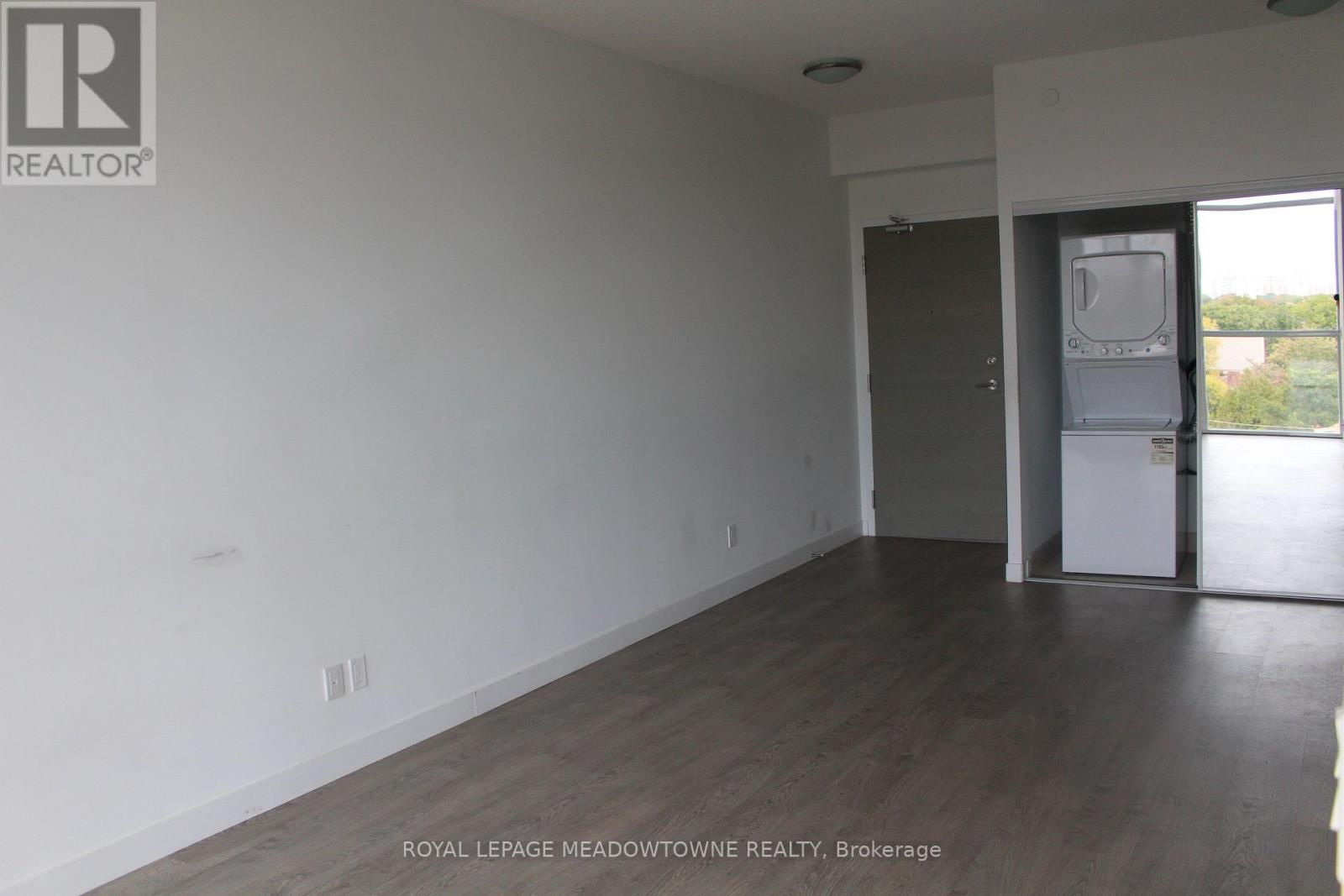 804 - 2055 Danforth Avenue, Toronto, Ontario  M4C 1J8 - Photo 2 - E13636356