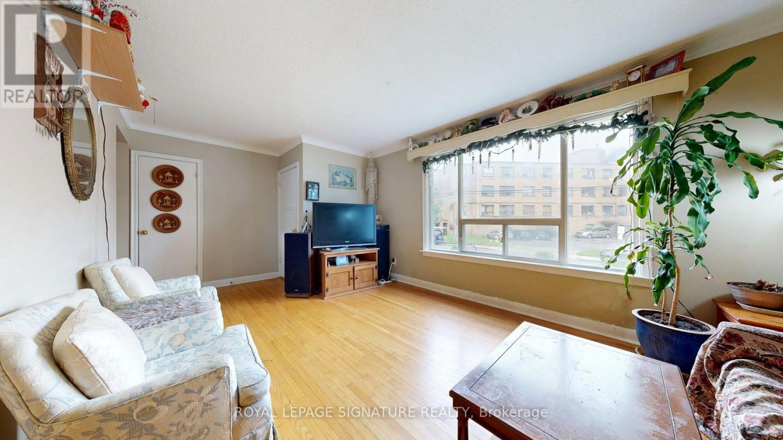 256 Ferris Road, Toronto, Ontario  M4B 1H6 - Photo 2 - E13636372