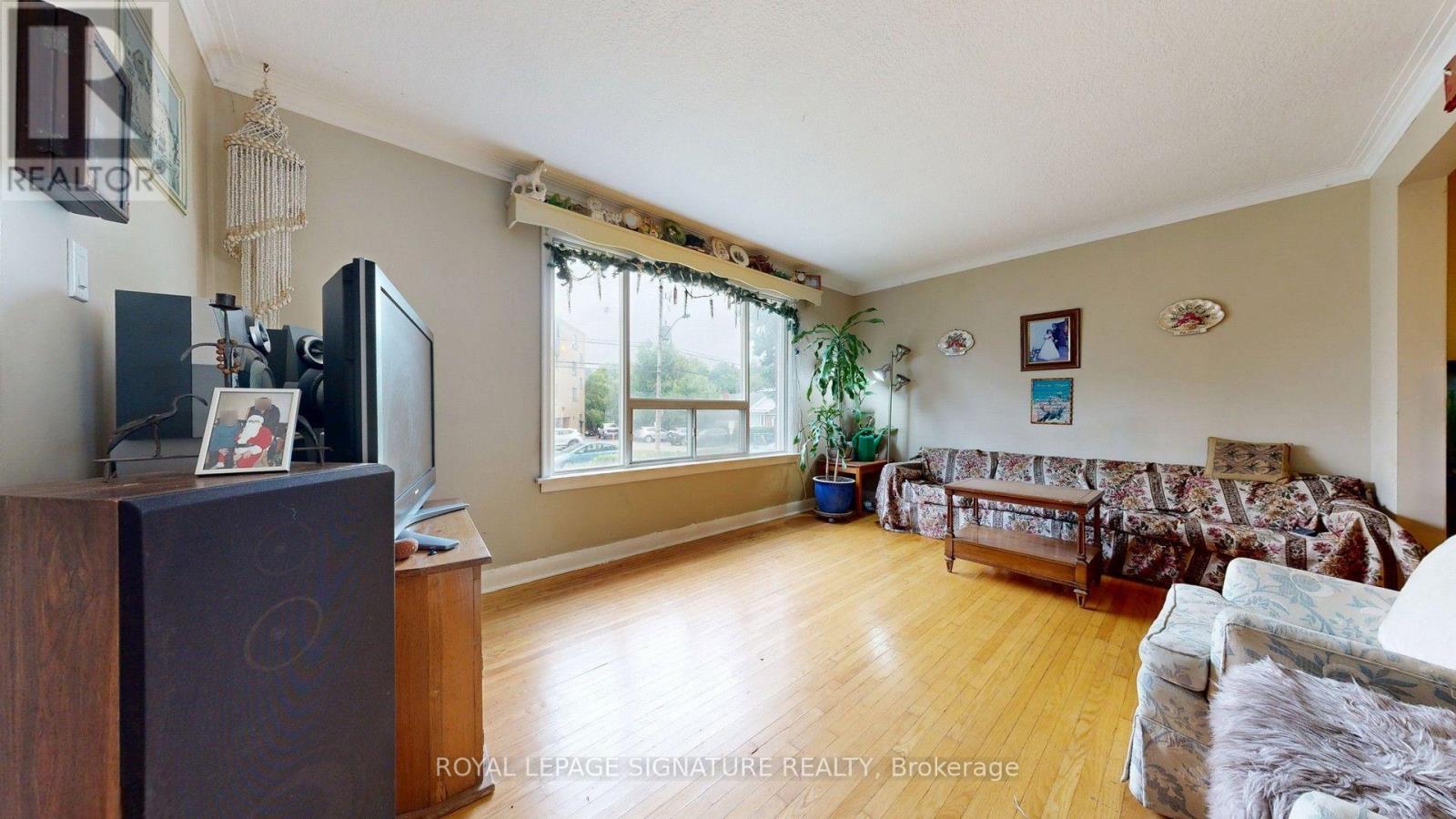 256 Ferris Road, Toronto, Ontario  M4B 1H6 - Photo 3 - E13636372