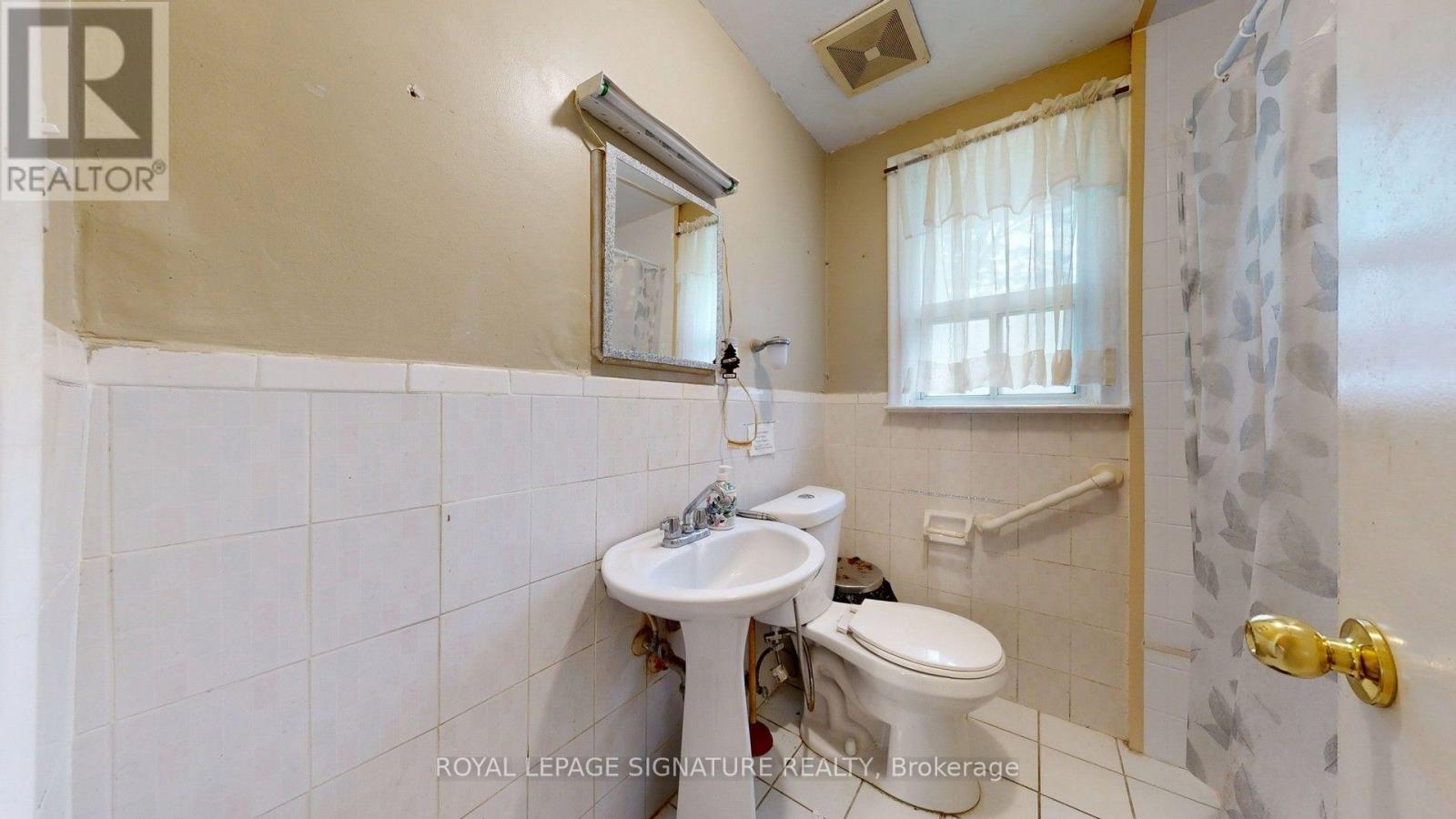256 Ferris Road, Toronto, Ontario  M4B 1H6 - Photo 9 - E13636372