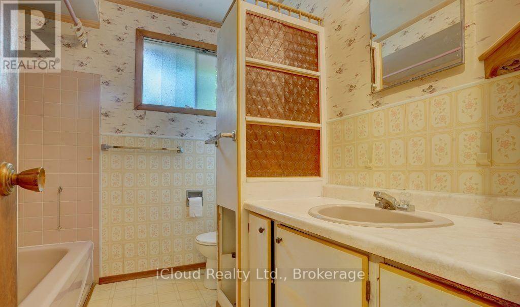 325 Dyson Road, Pickering, Ontario  L1W 2N1 - Photo 13 - E13636448