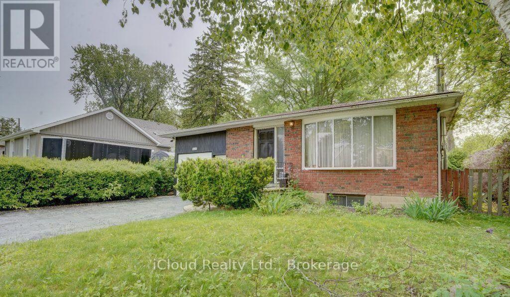 325 Dyson Road, Pickering, Ontario  L1W 2N1 - Photo 4 - E13636448