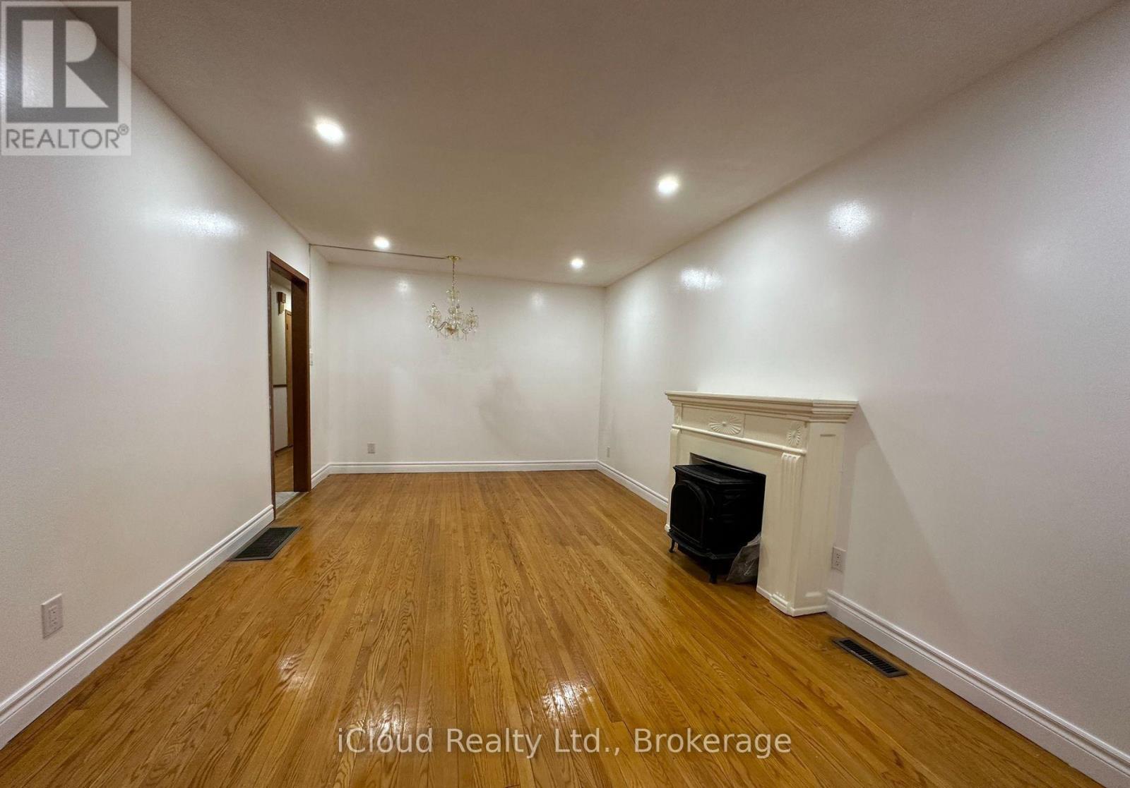 325 Dyson Road, Pickering, Ontario  L1W 2N1 - Photo 6 - E13636448