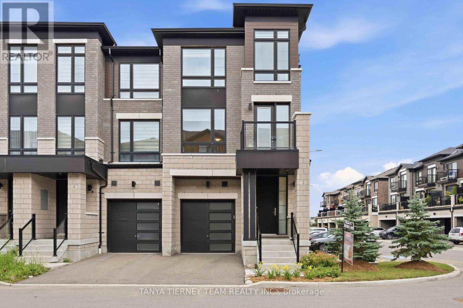 2 LAKE TRAIL WAY, Whitby, Ontario
