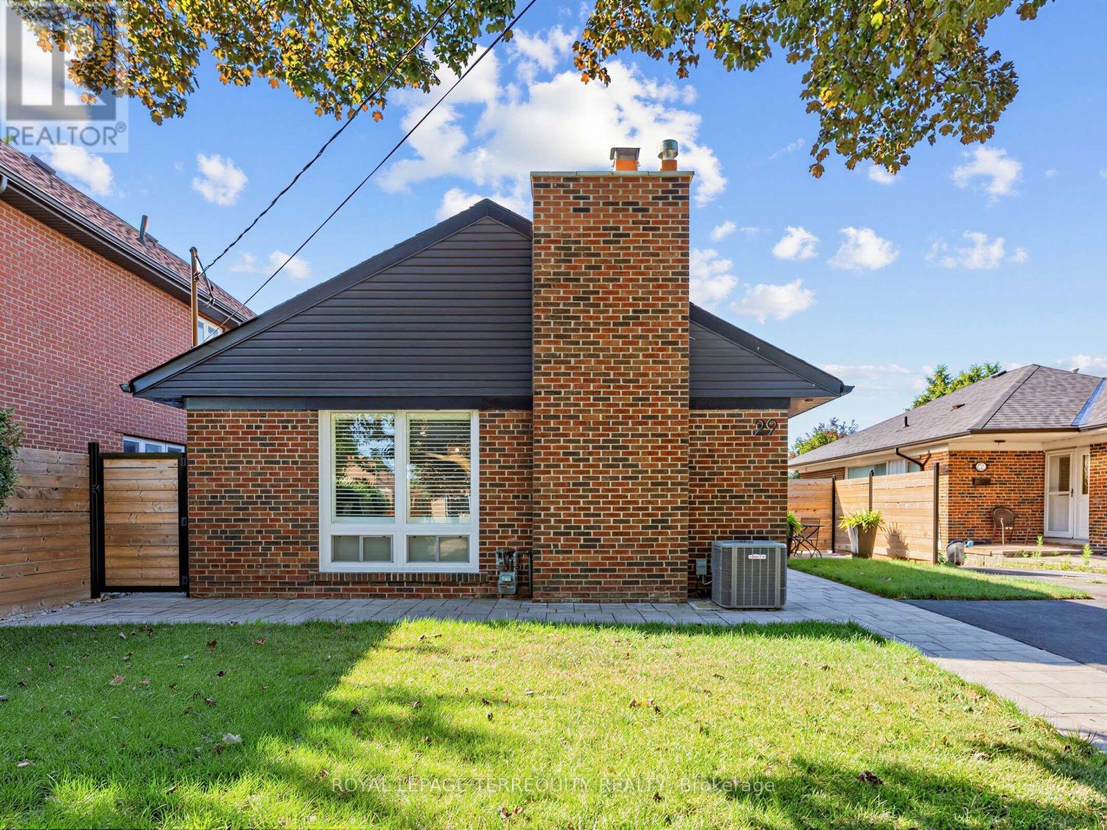 29 Sedgewick Crescent, Toronto, Ontario  M1K 3T5 - Photo 2 - E13636528