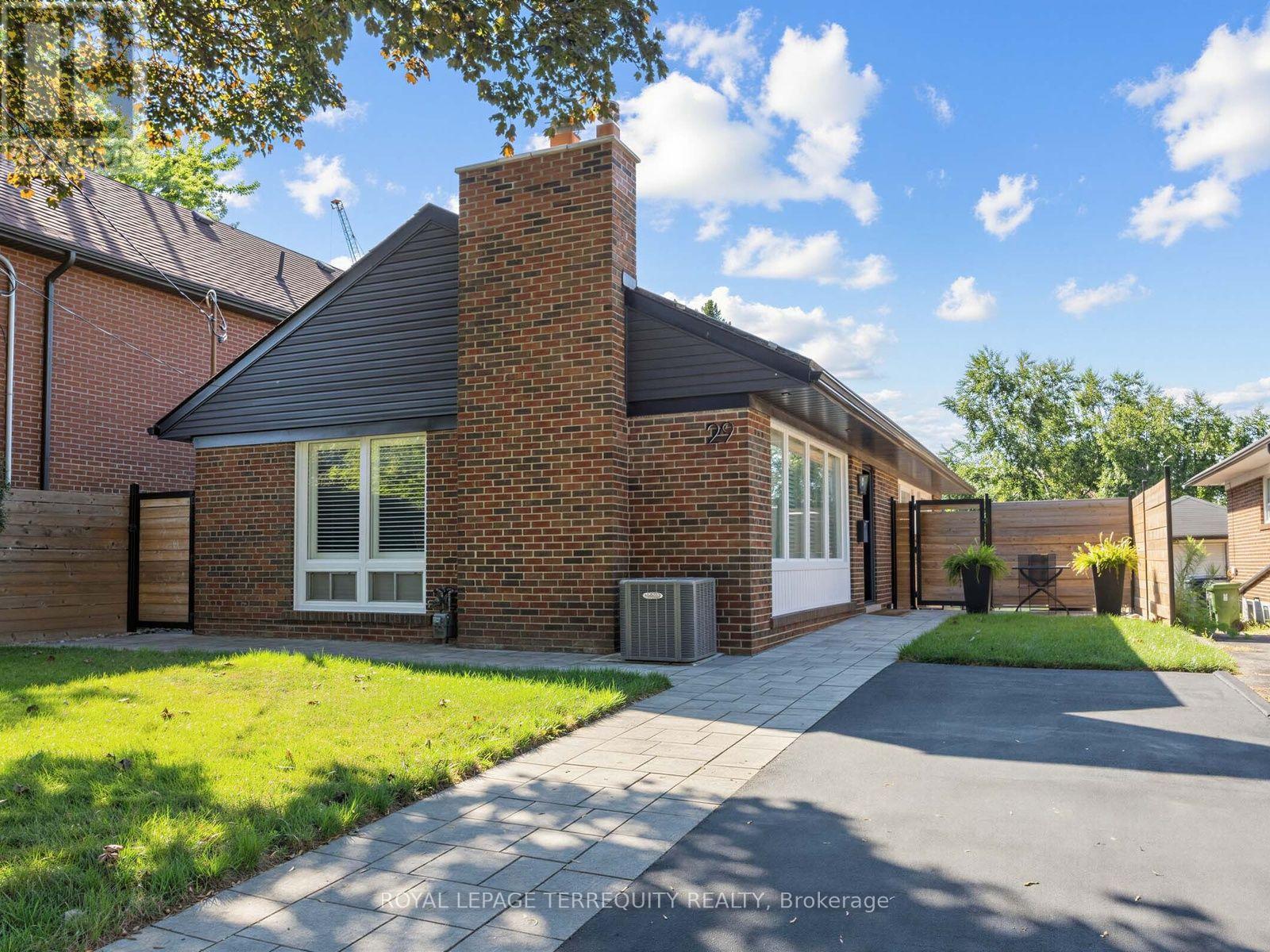 29 Sedgewick Crescent, Toronto, Ontario  M1K 3T5 - Photo 3 - E13636528