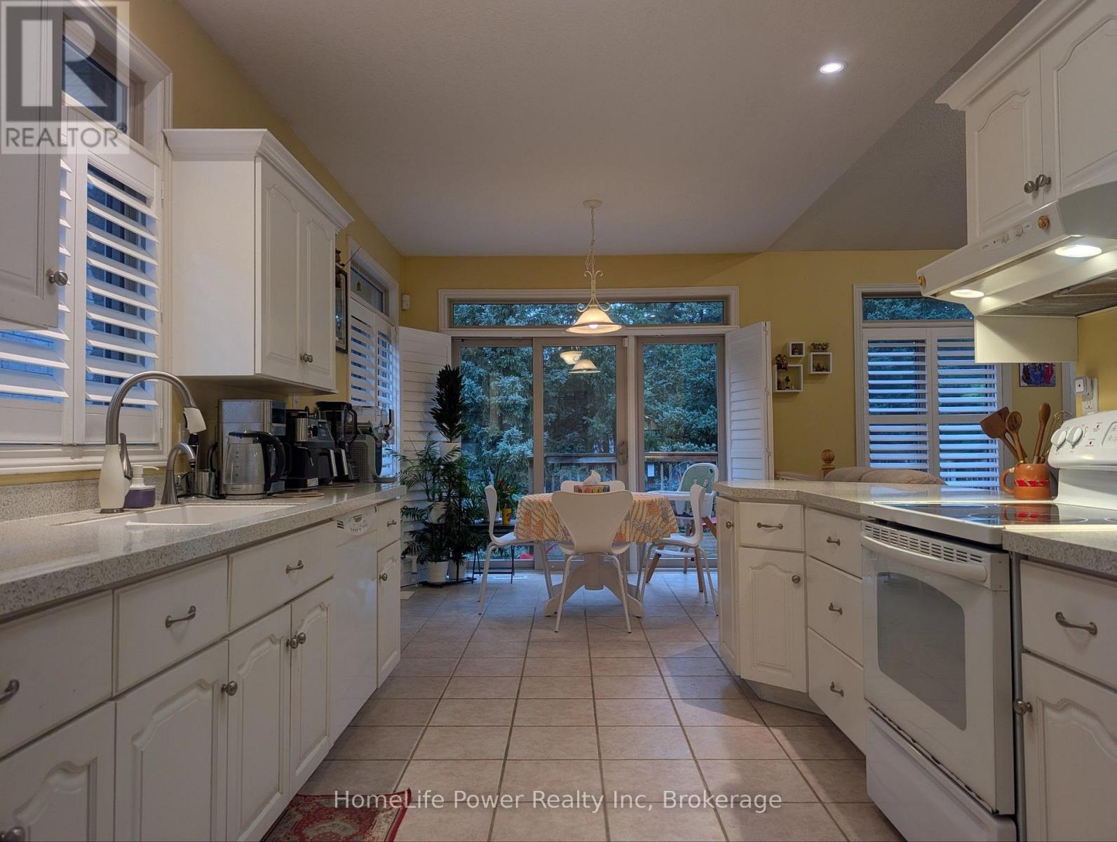 228 The Lions Gate, Waterloo, Ontario  N2L 6M5 - Photo 11 - X13636368