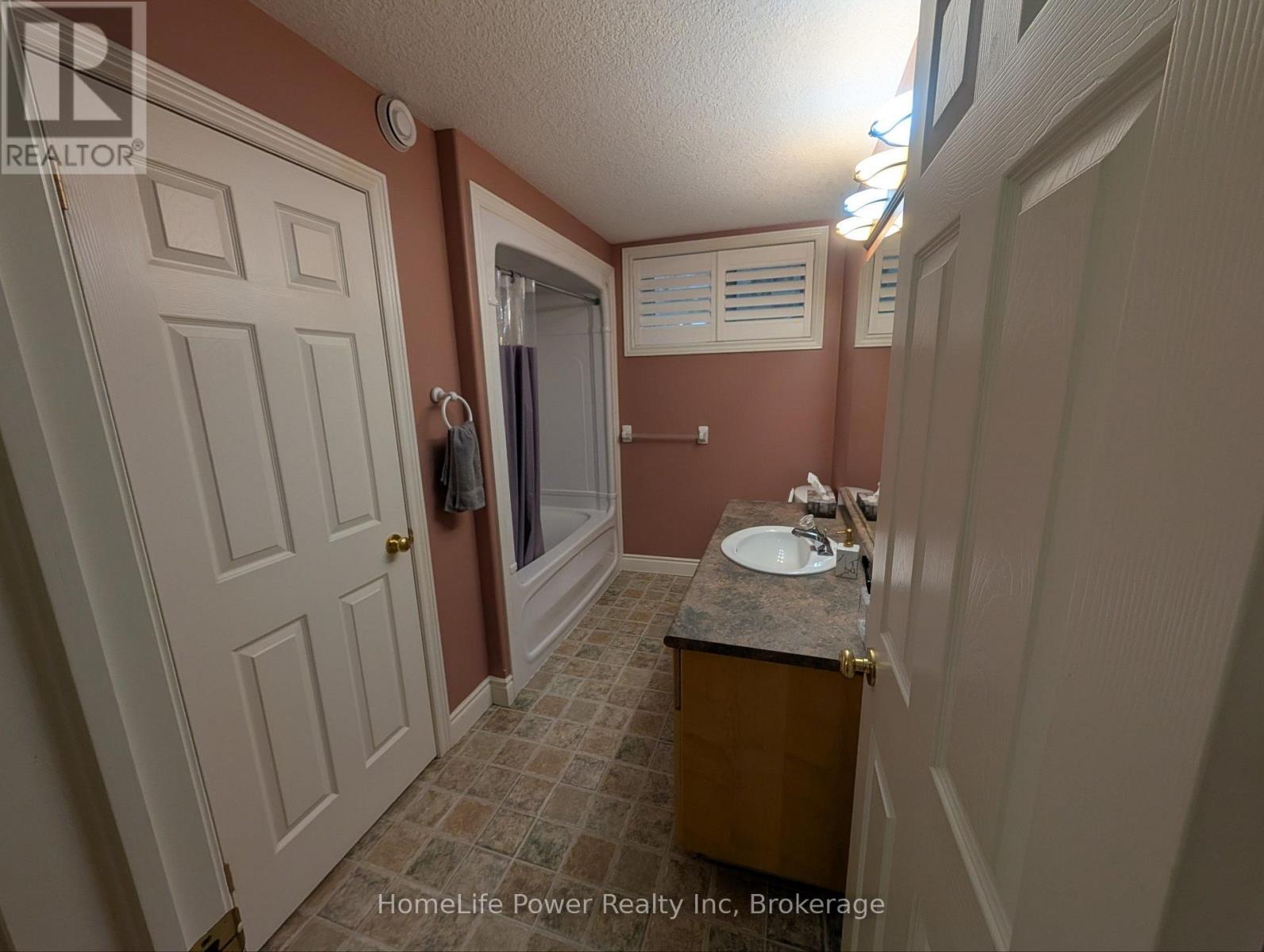 228 The Lions Gate, Waterloo, Ontario  N2L 6M5 - Photo 22 - X13636368