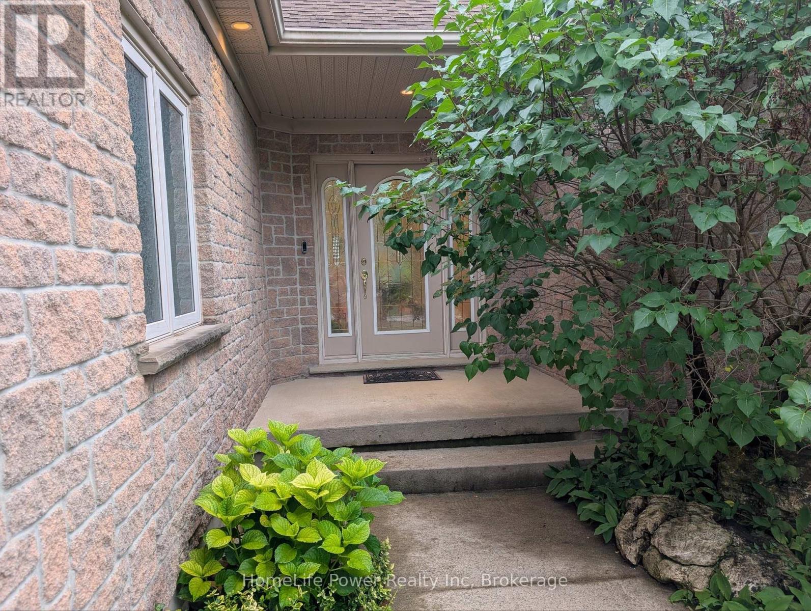 228 The Lions Gate, Waterloo, Ontario  N2L 6M5 - Photo 3 - X13636368