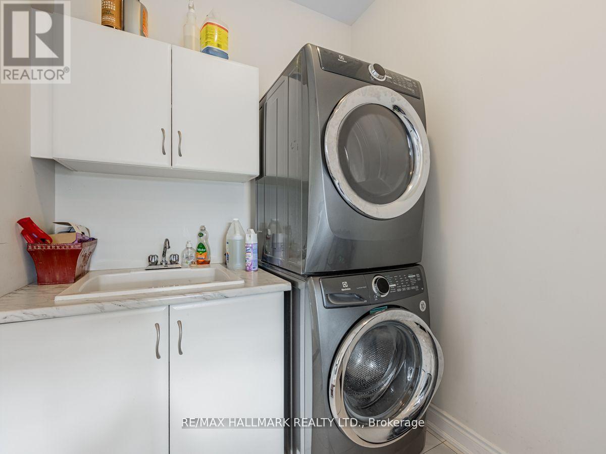 7 Calamint Lane, Richmond Hill, Ontario  L4E 1C3 - Photo 13 - N13636352