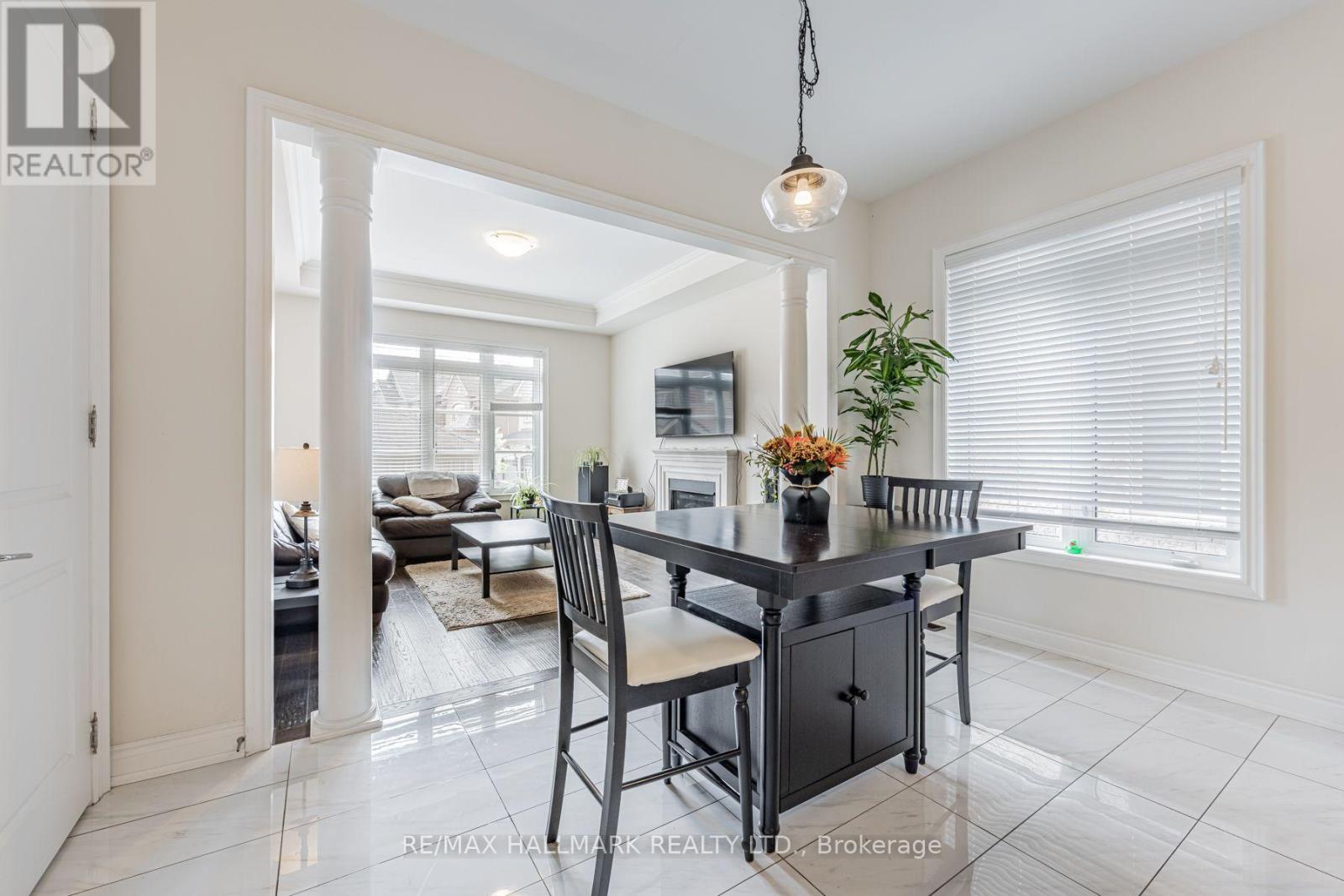 7 Calamint Lane, Richmond Hill, Ontario  L4E 1C3 - Photo 4 - N13636352