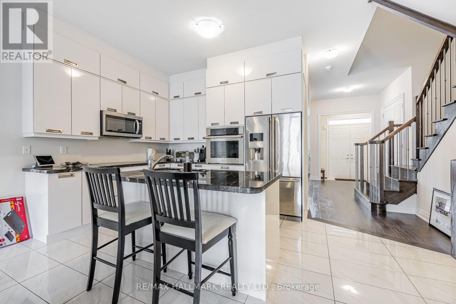 7 Calamint Lane, Richmond Hill, Ontario  L4E 1C3 - Photo 5 - N13636352