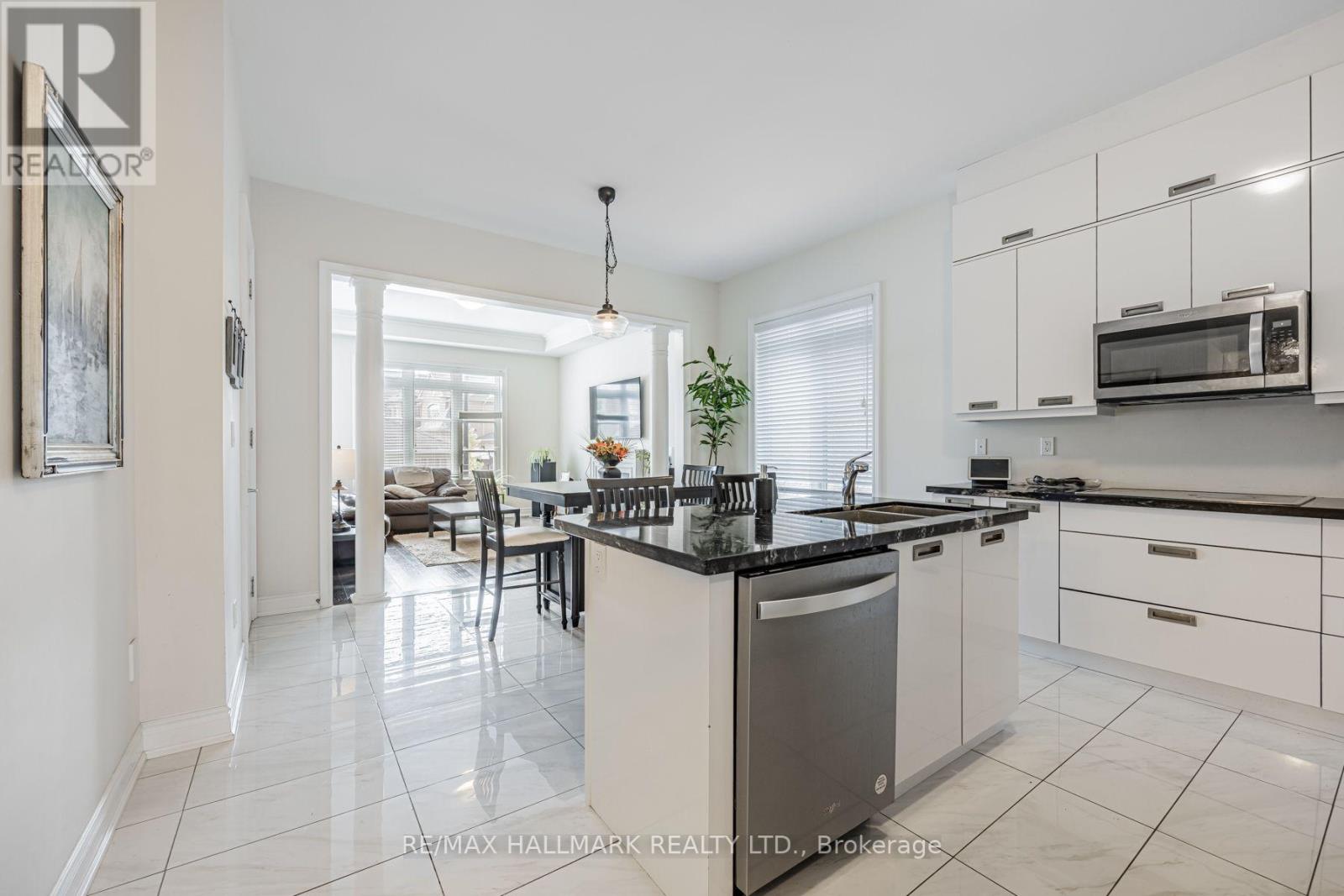 7 Calamint Lane, Richmond Hill, Ontario  L4E 1C3 - Photo 6 - N13636352