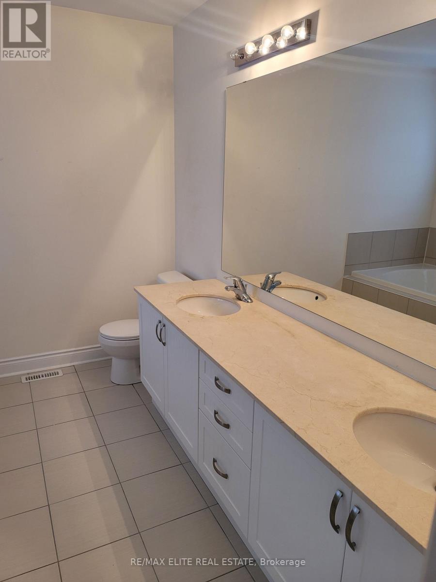 959 Ernest Cousins Circle, Newmarket, Ontario  L3X 0B7 - Photo 13 - N13636450